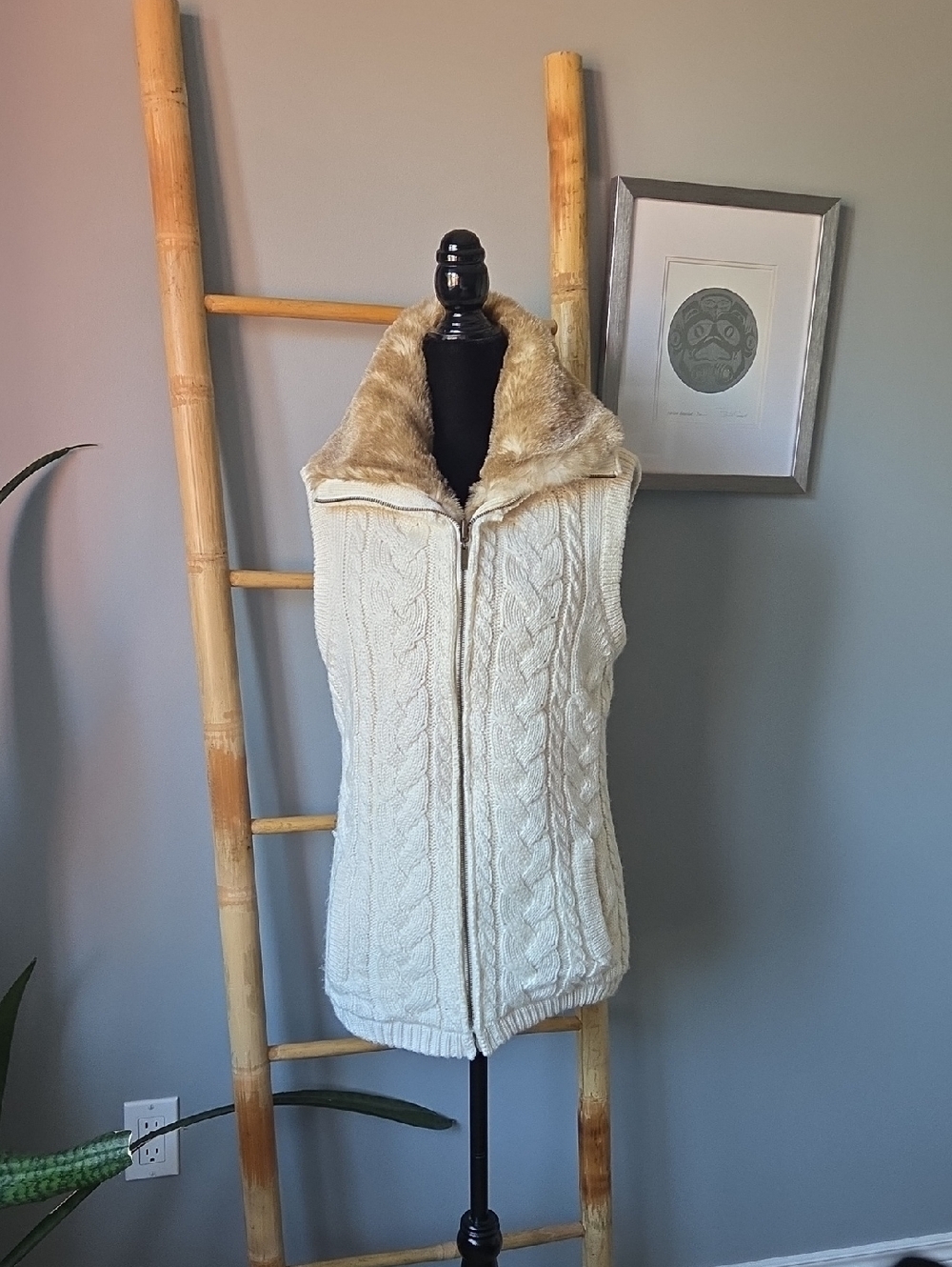 EIVISSA Cream Cable Knit Faux Fur Collar Vest